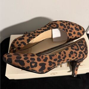 Life Stride Brown Leopard Print Heels